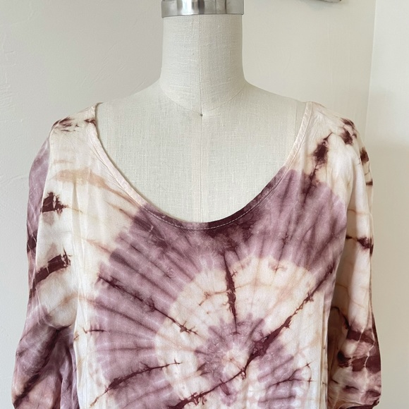 Vintage Tie dye Blouse With Flowy Short Sleeves - Picture 2 of 6